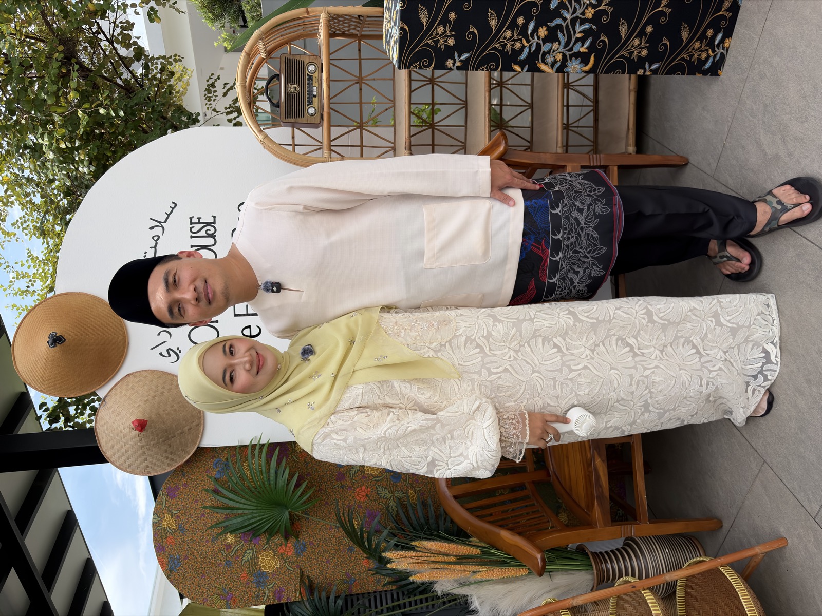 Najib Asaddok bersama isteri, Iyzah Rahiman, pengasas IYZIQ